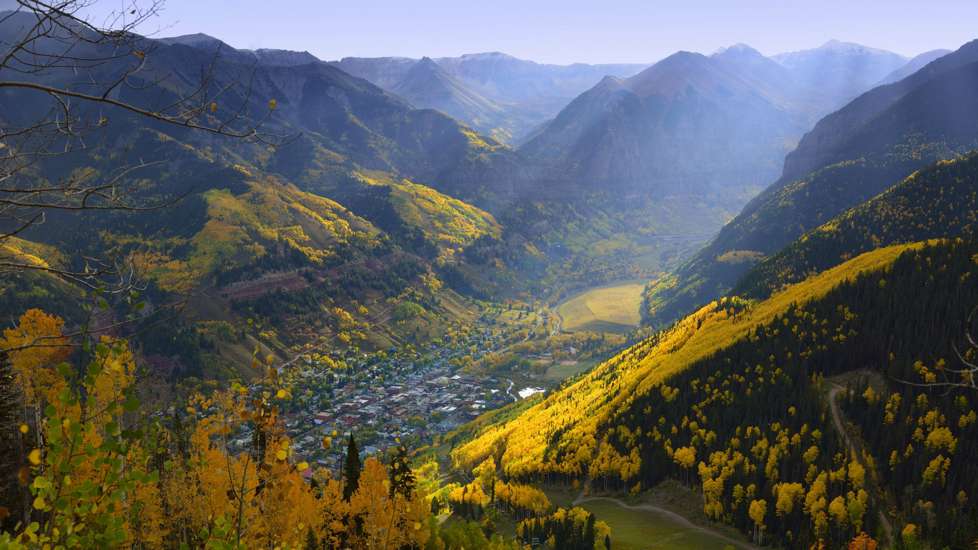 telluride-valley-fall-leaves-aerial